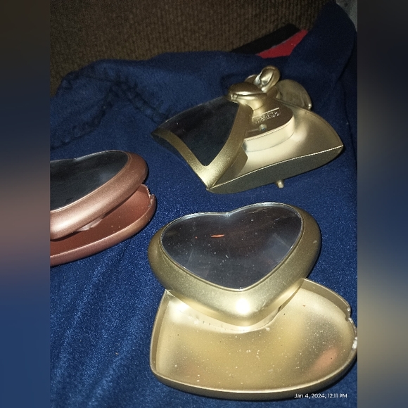 Collectable matching Hallmark with hidden compartment. - Picture 7 of 8